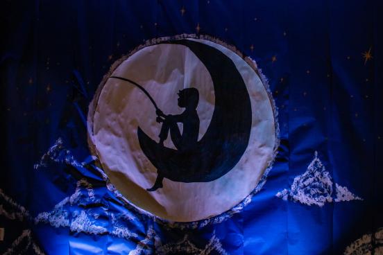dreamworks logo of moon