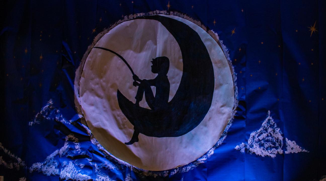 dreamworks logo of moon