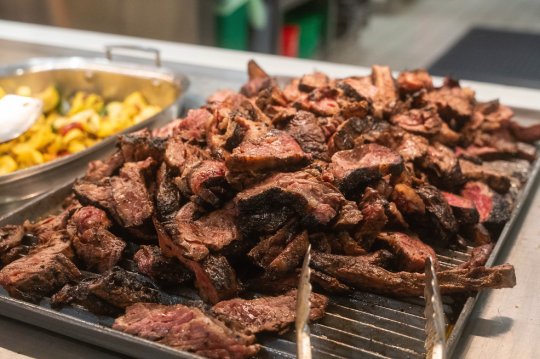 a tray of grilled meat
