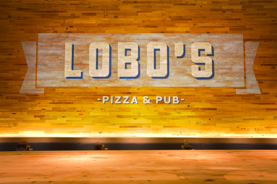 Lobo's pizza and pub sign