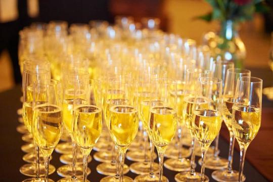 Sparkling wine in champagne glasses 